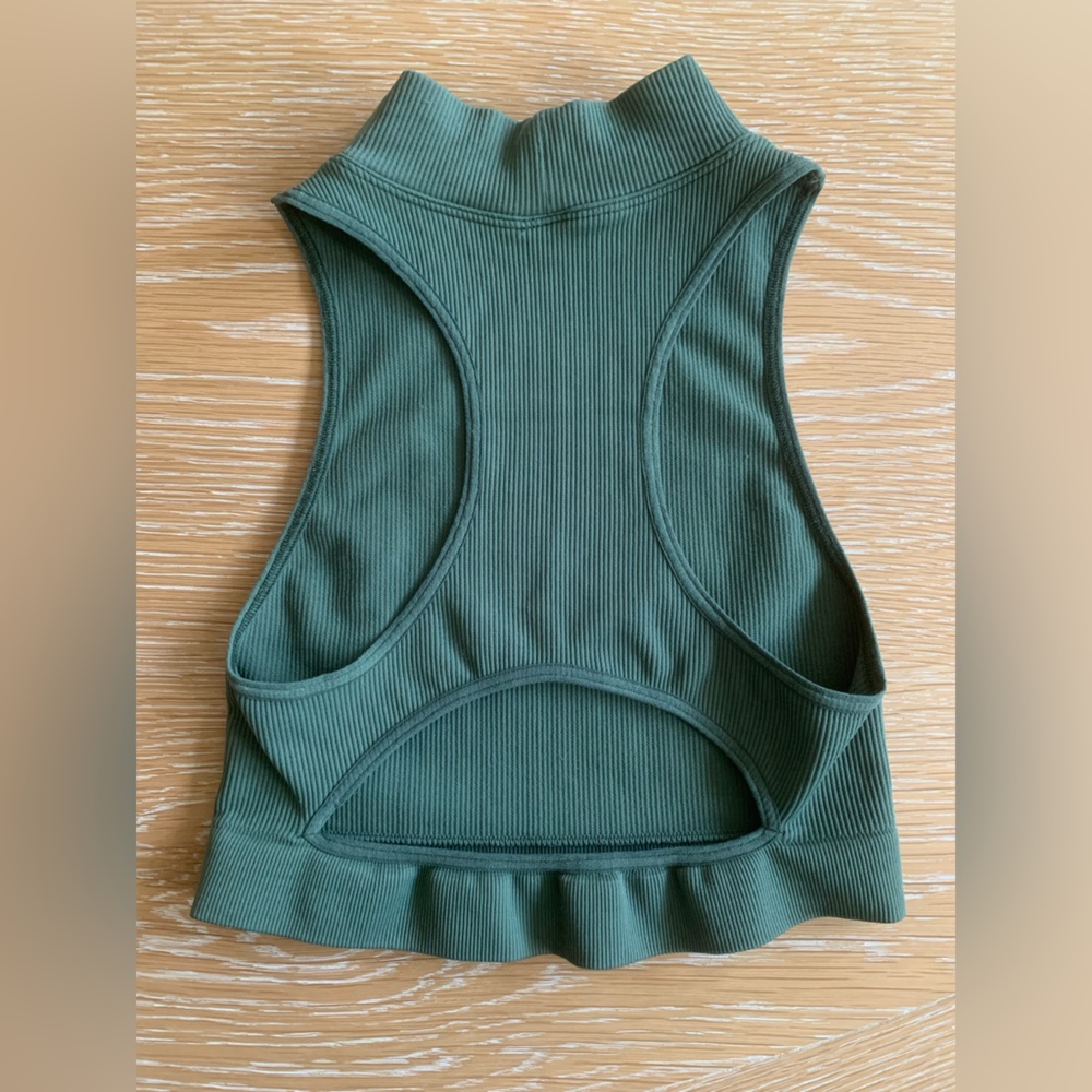 Capezio Seamless Rib Crop
TOP (11375W) • Safari Green • XS/S - Picture 9 of 15
